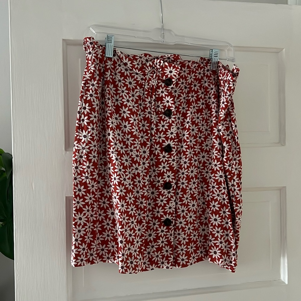 Paperbag Button-Front Mini Skirt in Falling Daisies